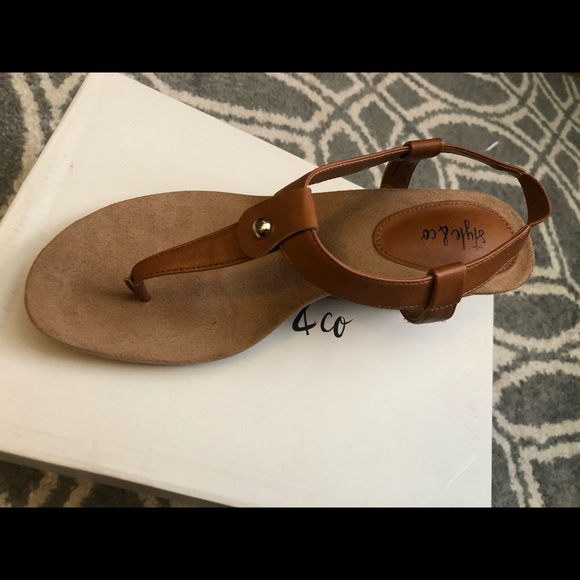 Sandals - Picture 2 of 4